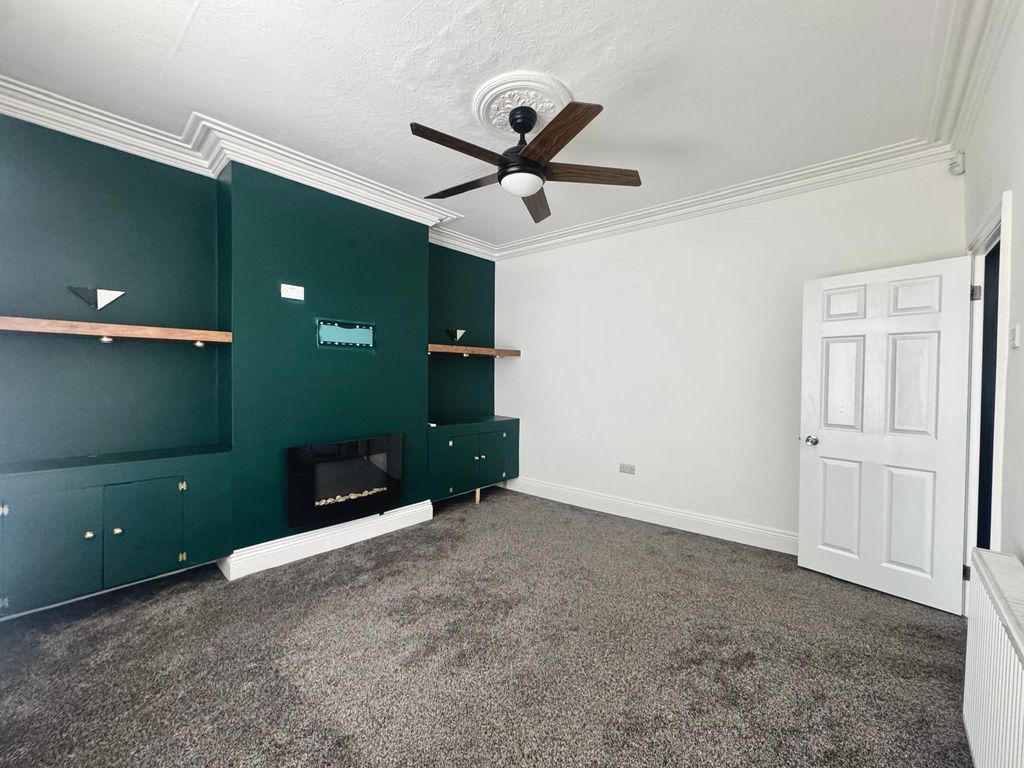 Property photo 3 of 17 Gallery