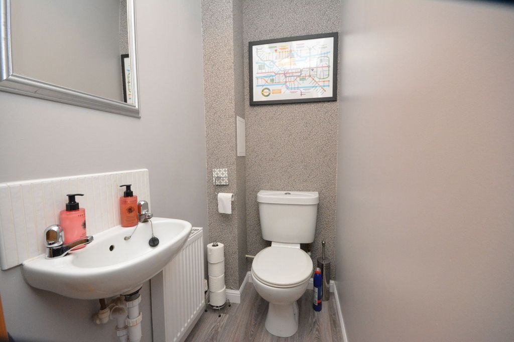 Property photo 2 of 12