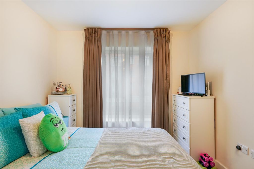 Property photo 3 of 14 Flat 31, Carvell House - Nushieglhi6Beckzwz6G.Jpg