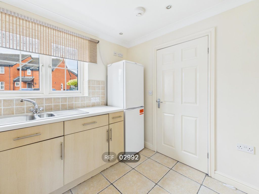 Property photo 3 of 19 Kitchen