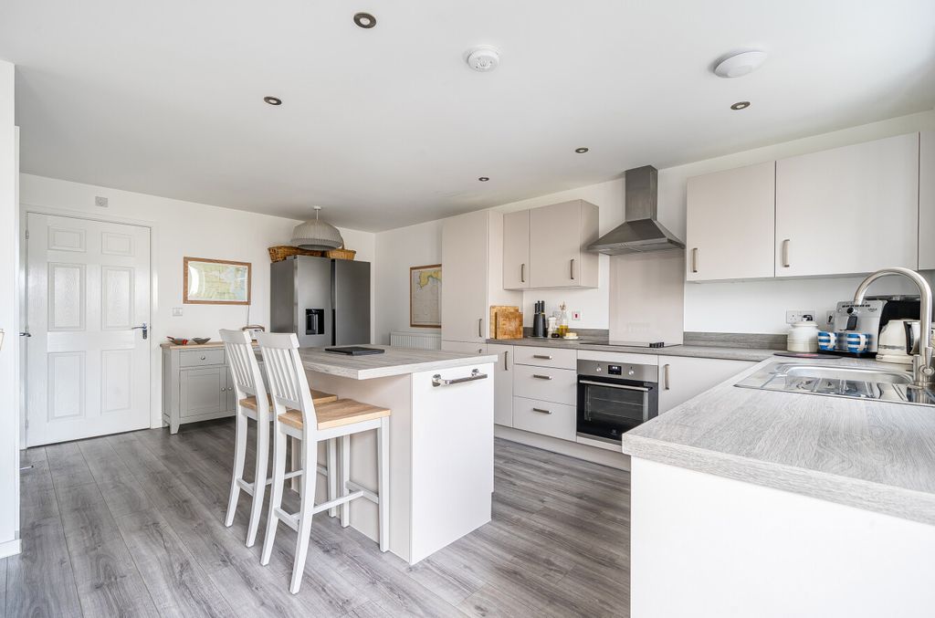 Property photo 2 of 22 1396353-15-695E5c...