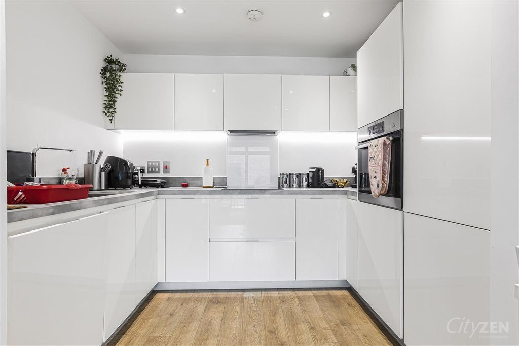 Property photo 2 of 18 Kitchen