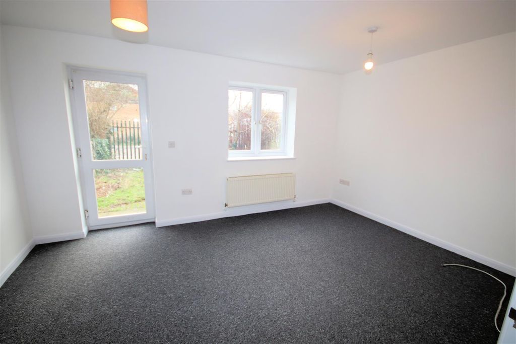 Property photo 3 of 17 Lounge/Dining Room