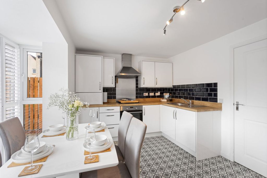 Property photo 3 of 36