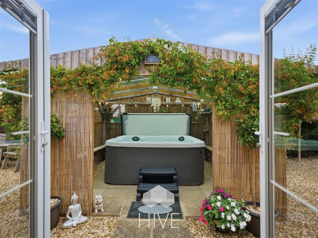 Property photo 3 of 35 Hot Tub