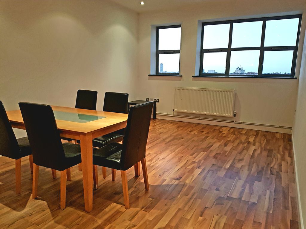 Property photo 2 of 8