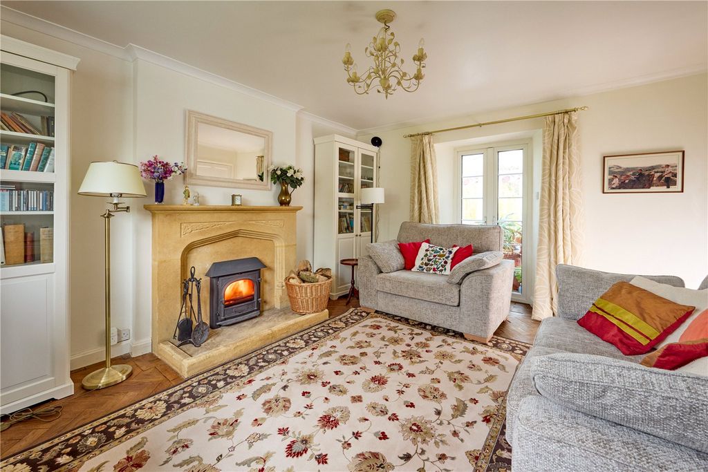 Property photo 3 of 20 Sitting Room