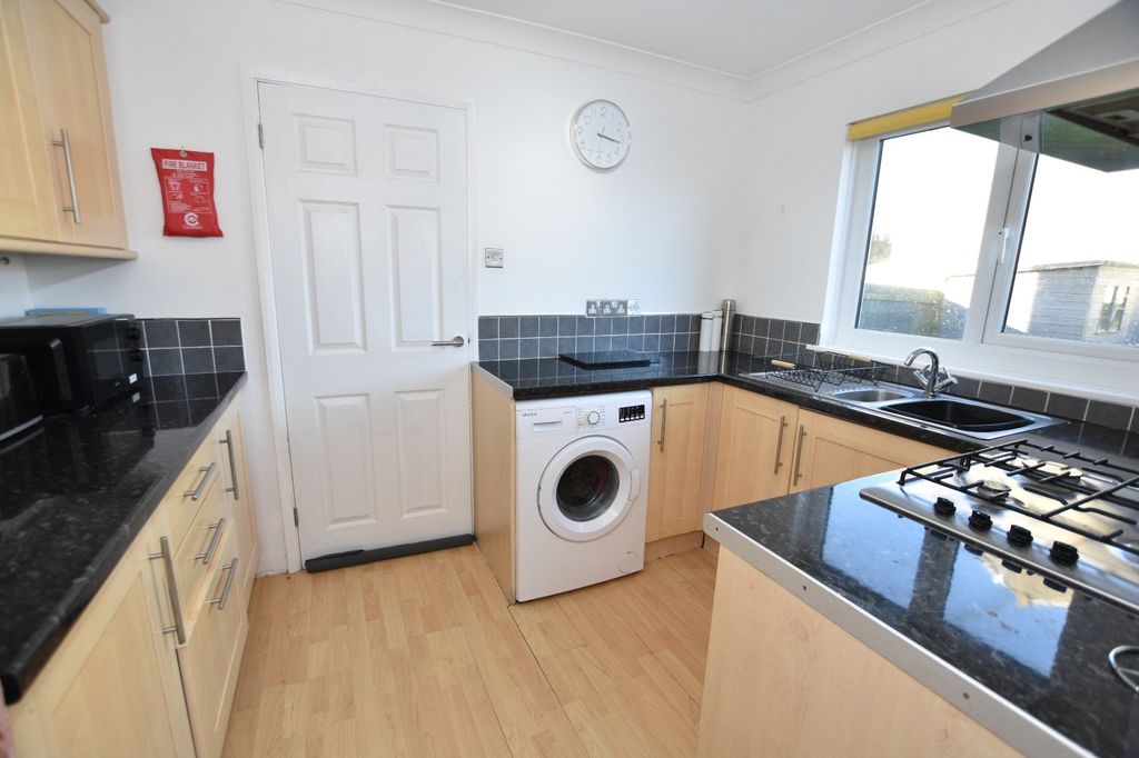 Property photo 3 of 19 Kitchen