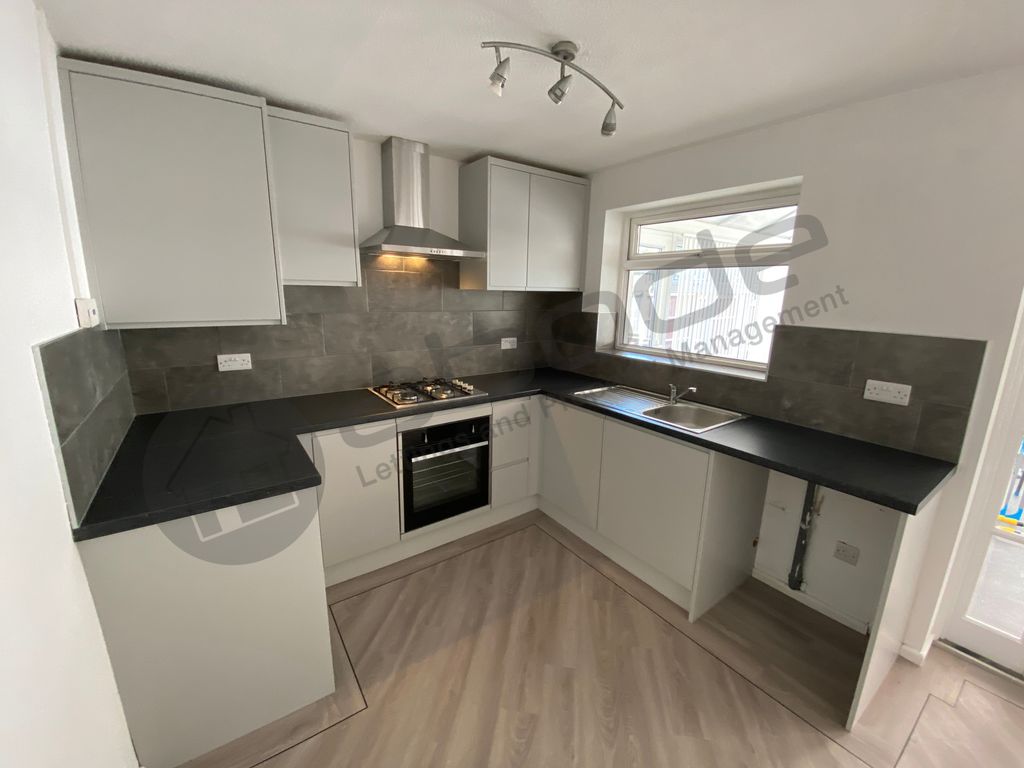 Property photo 2 of 20 Kitchen