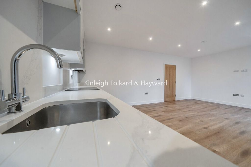 Property photo 2 of 21 Picture No. 17