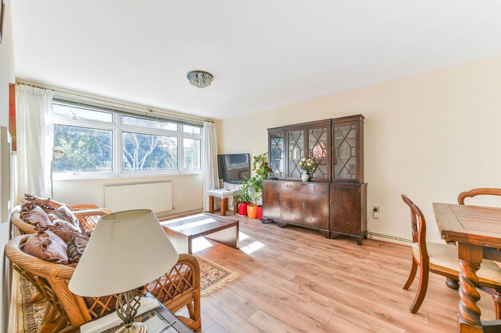 Property photo 3 of 10