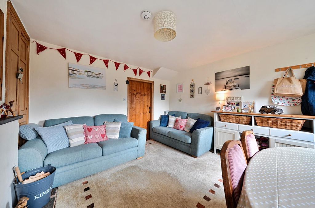 Property photo 3 of 13 Sitting Room