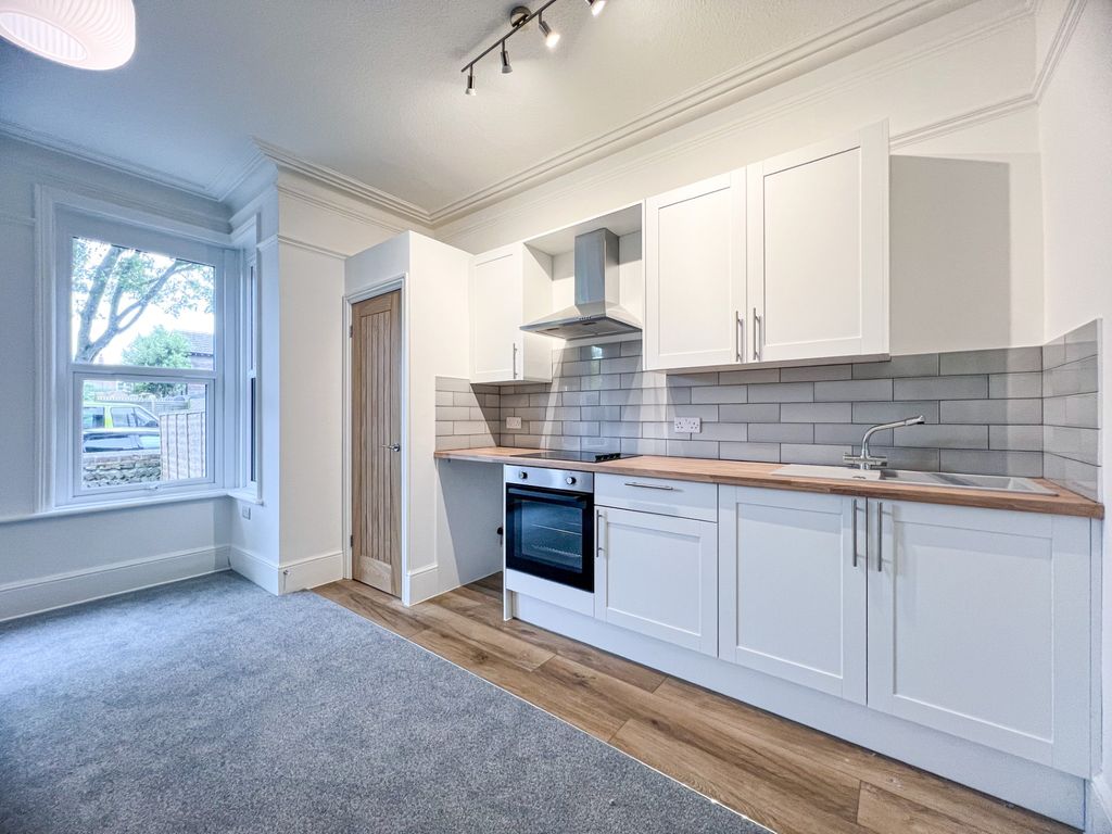 Property photo 3 of 9 Kitchen
