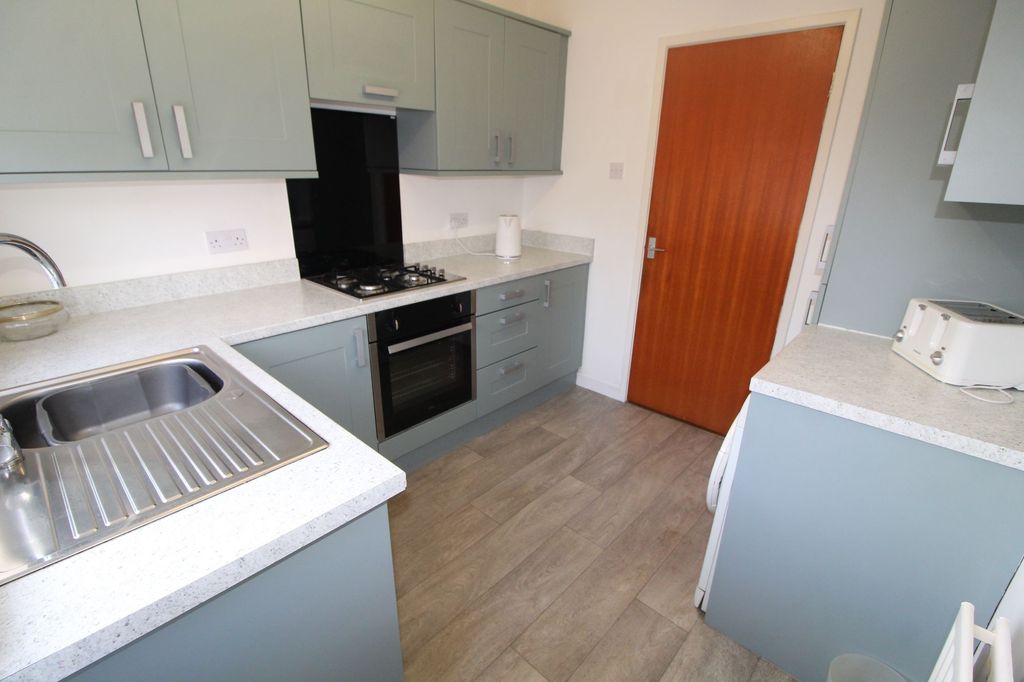 Property photo 3 of 14 Kitchen