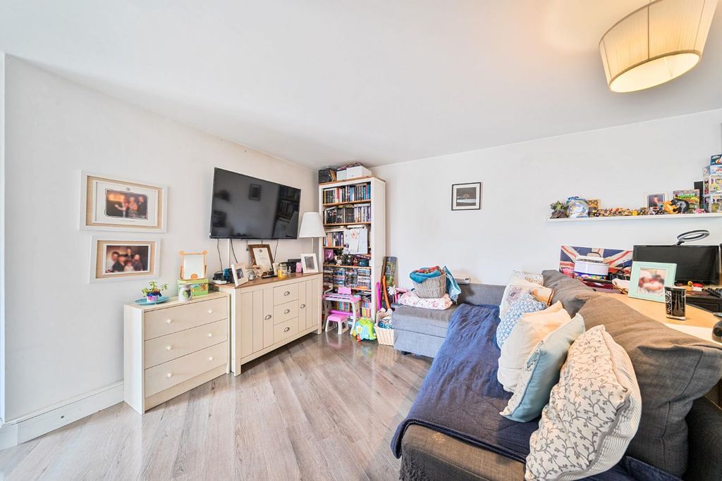 Property photo 2 of 13 1442748-7-69De2455d7F5d-Arw-1.Jpg