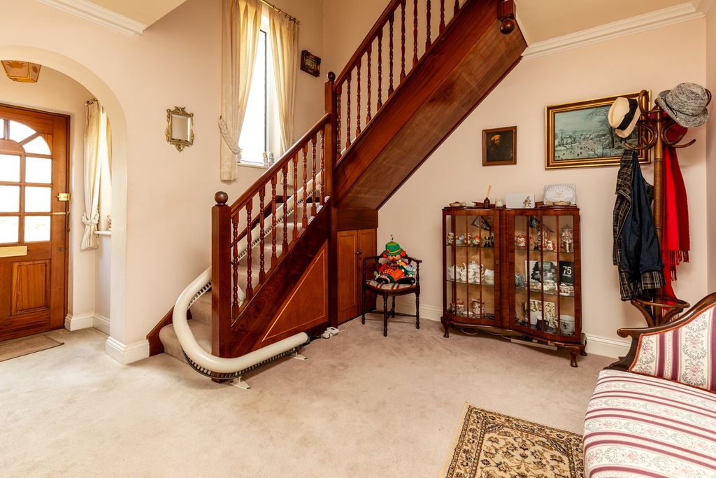 Property photo 2 of 34