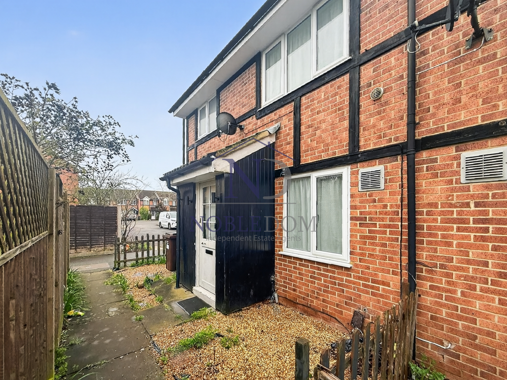 Property photo 1 of 12 One Bedroom End Of Terrace House In Hounslow