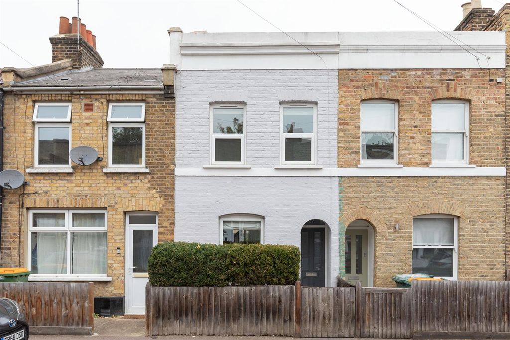 Property photo 1 of 26 Suffolk Street, E7