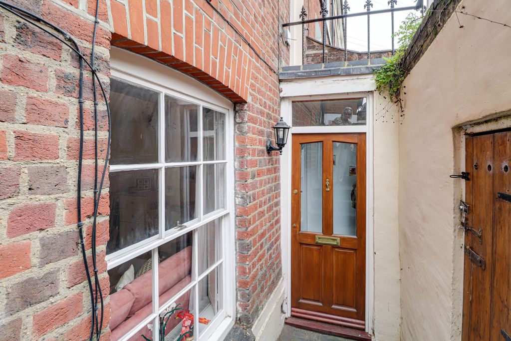 Property photo 3 of 25 Entrance