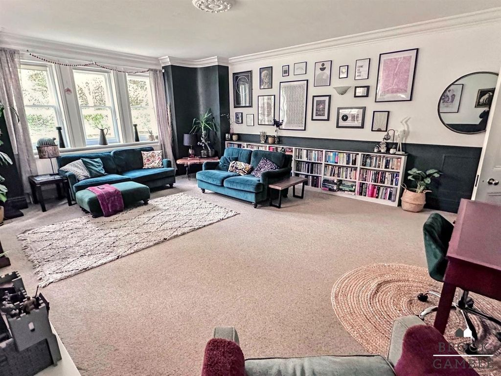 Property photo 2 of 33 01323 438506