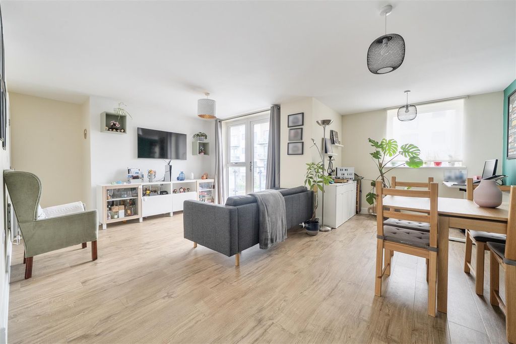 Property photo 2 of 18 Open Plan