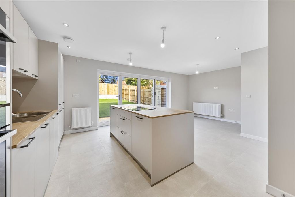 Property photo 3 of 21 Kitchen Diner3.Jpg