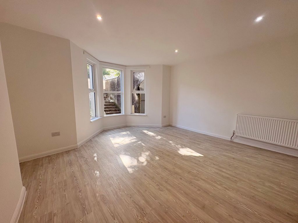 Property photo 3 of 15 Image