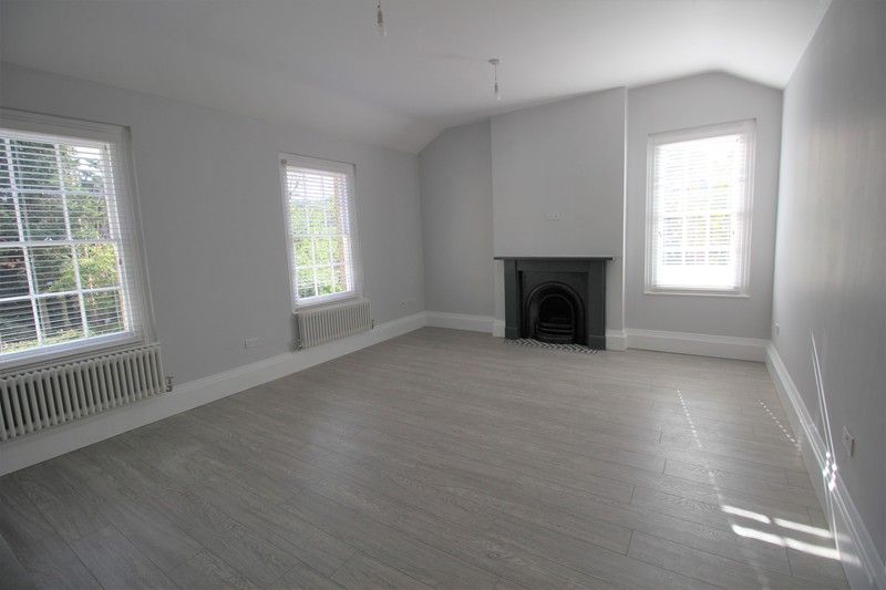 Property photo 2 of 6 Lounge