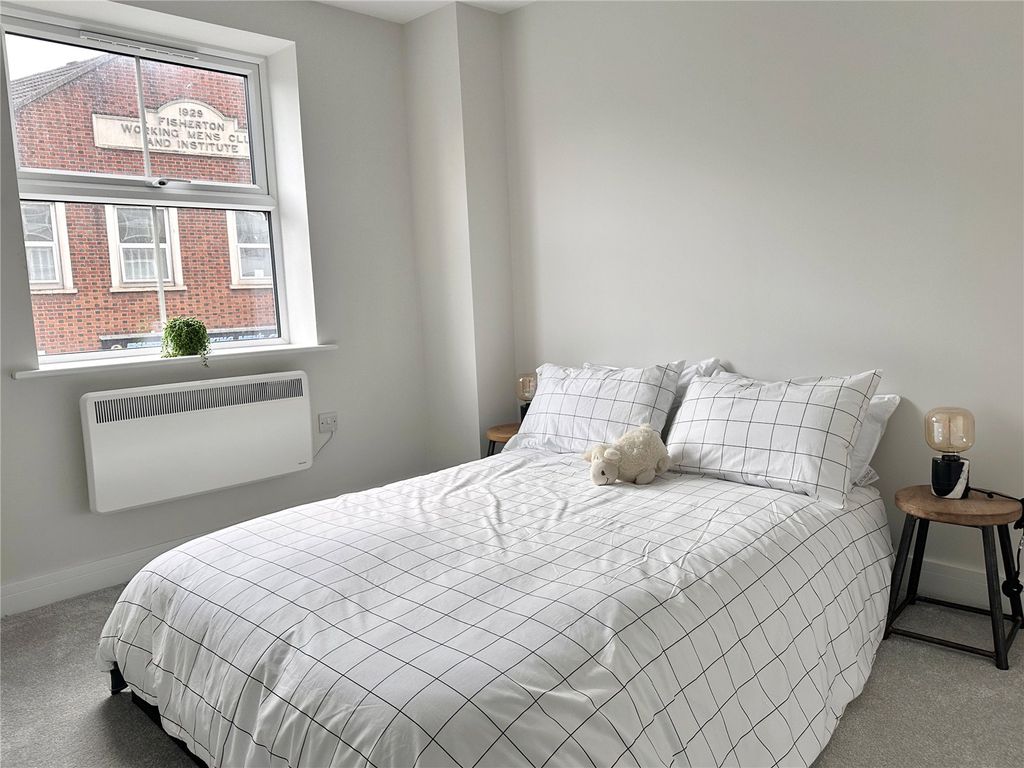 Property photo 3 of 6 Flat 5