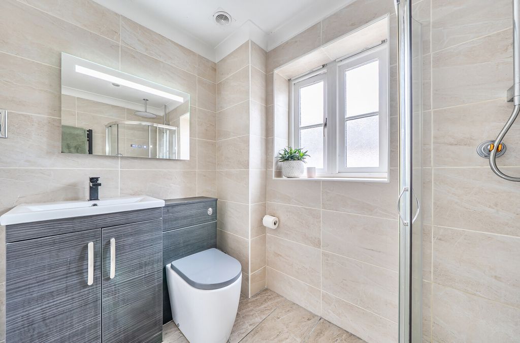 Property photo 2 of 22 1387986-15-693Adc...