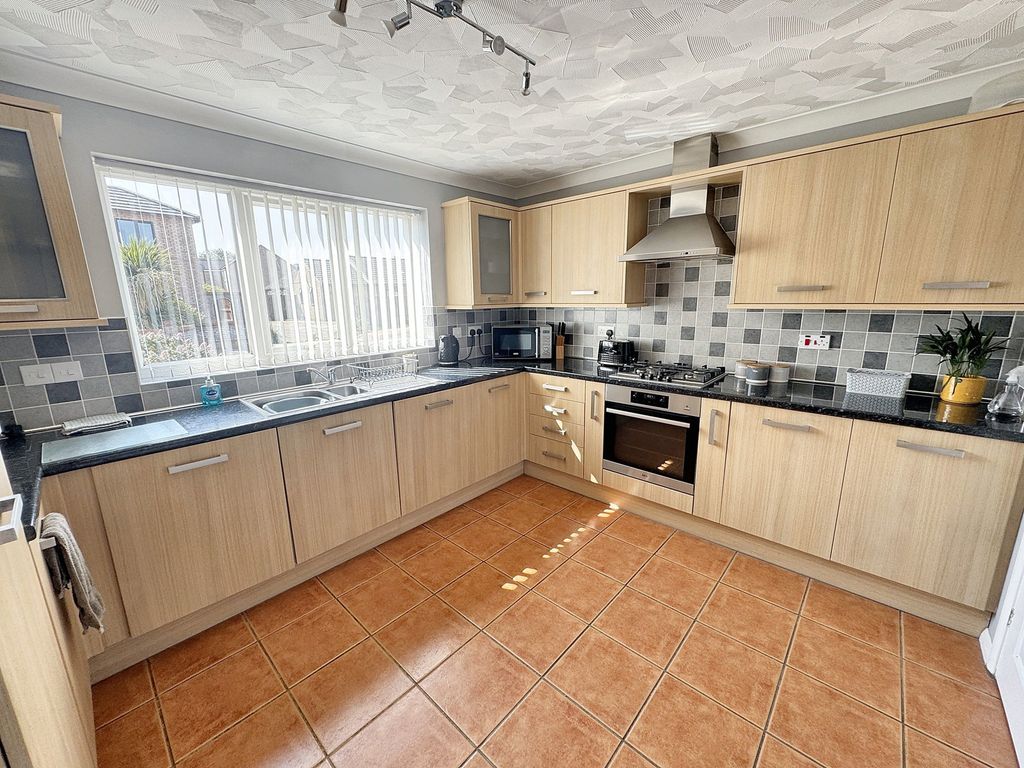 Property photo 3 of 27