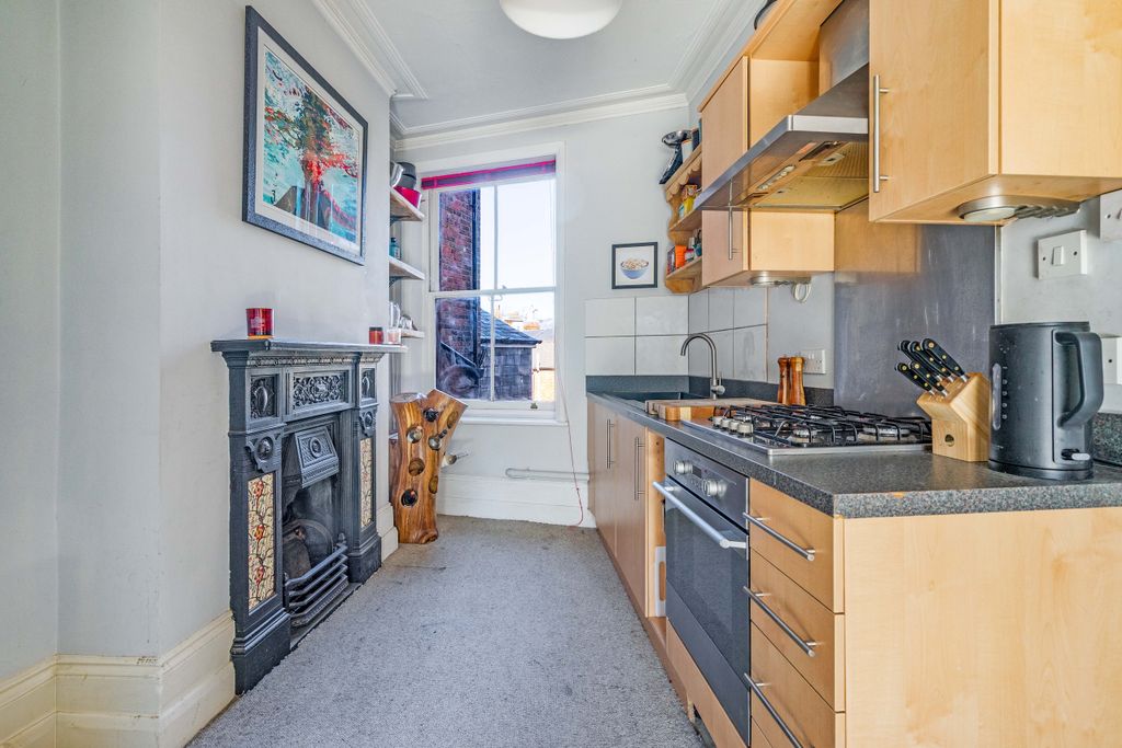 Property photo 3 of 8 Kitchen