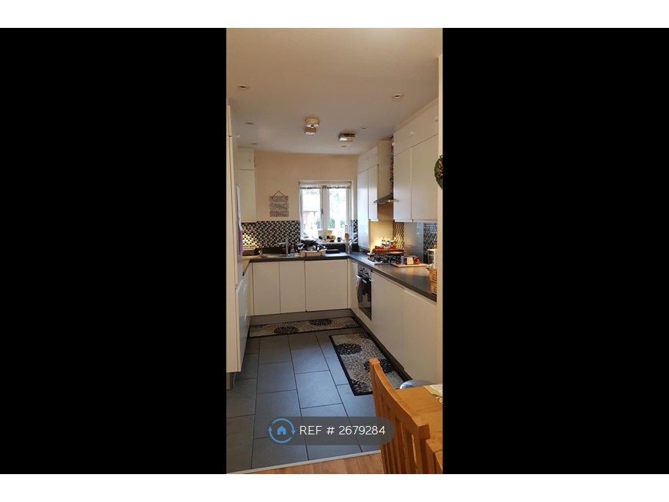 Property photo 2 of 12 Kitchen