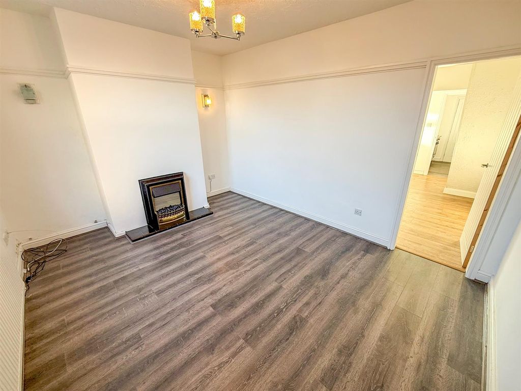 Property photo 2 of 10 Lounge