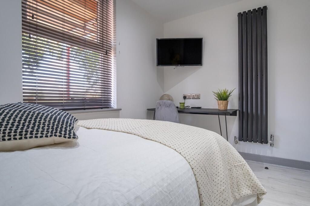 Property photo 2 of 13 A Bright And Modern Master Bedroom Featuring A Com...
