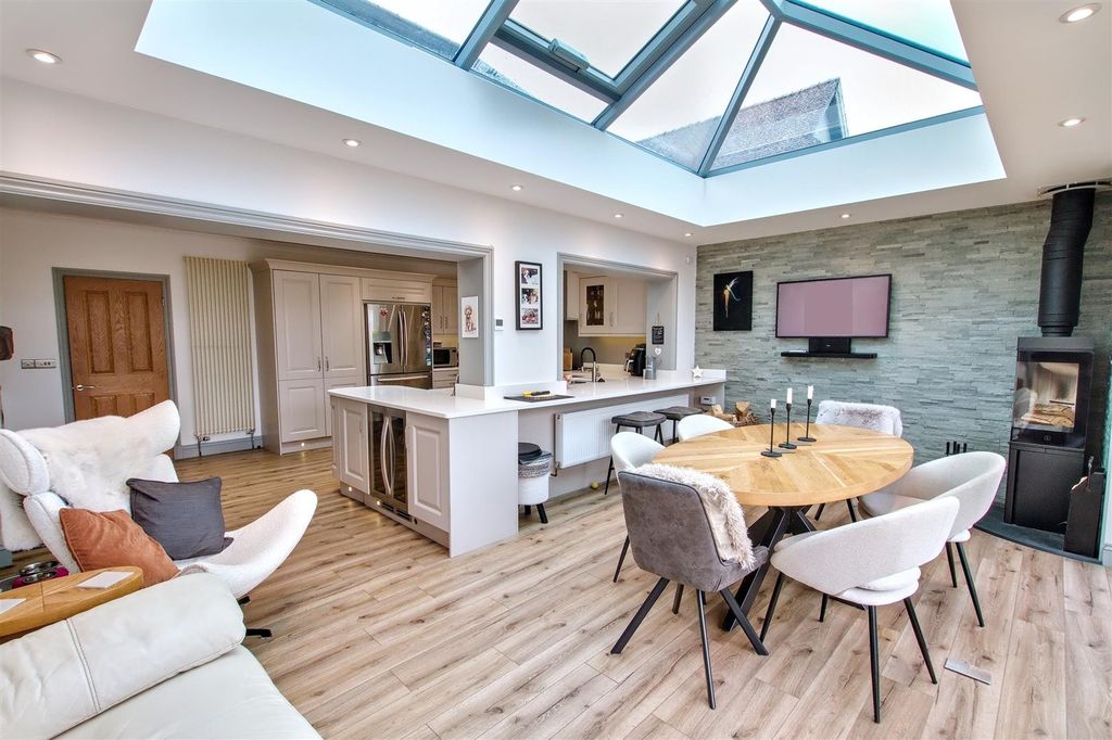 Property photo 1 of 52 Kitchen/Diner