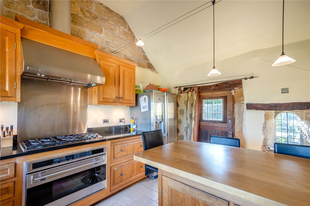 Property photo 3 of 17 Picture 3