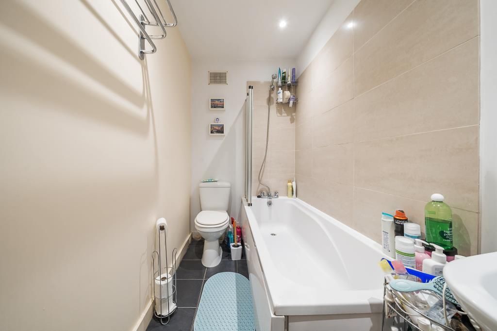 Property photo 3 of 11 Bathroom