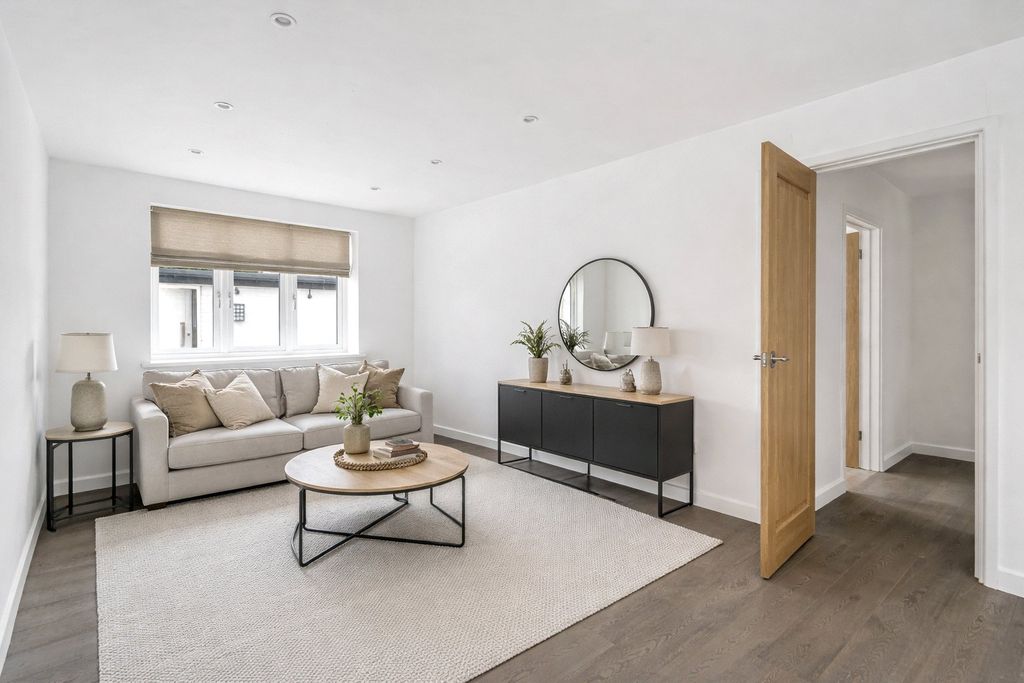 Property photo 2 of 21 Picture No. 62