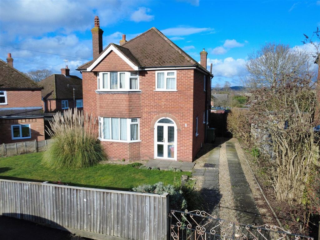 Property photo 1 of 21 2 Front.Jpg