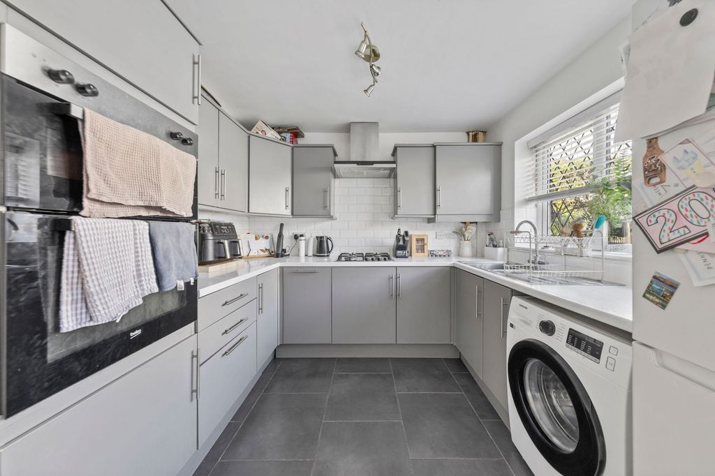 Property photo 3 of 21