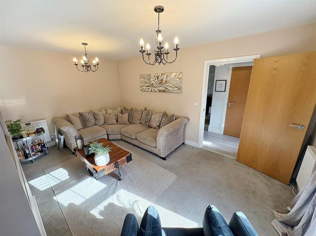 Property photo 2 of 40 Lounge