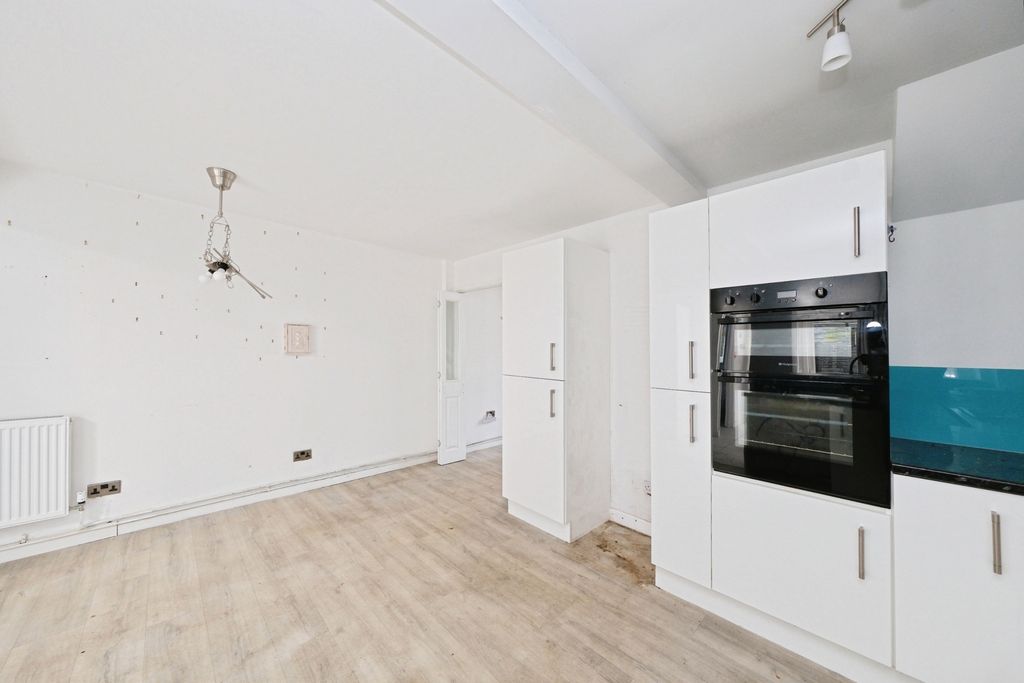 Property photo 3 of 20 Pbox-Img.Jpg