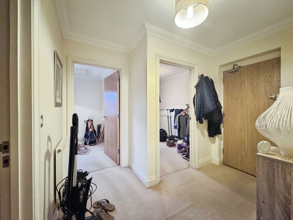 Property photo 2 of 9 Hallway