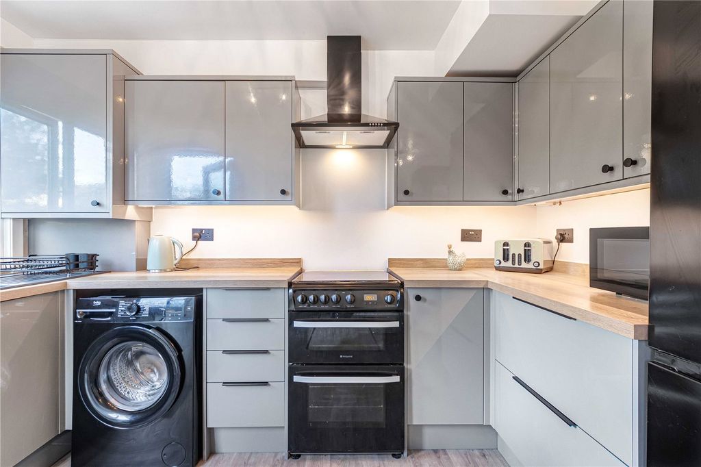 Property photo 3 of 18 Kitchen/Diner