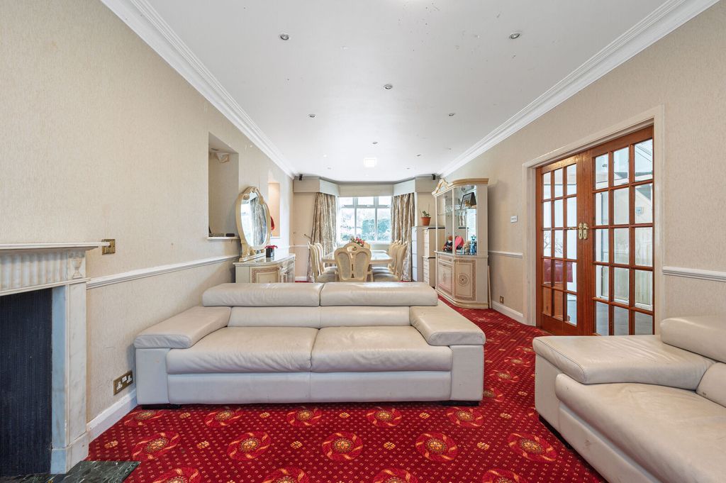 Property photo 2 of 18