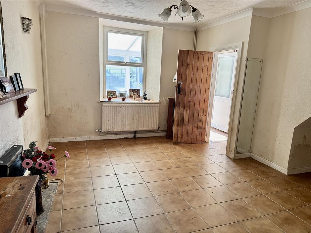 Property photo 2 of 45 Lounge