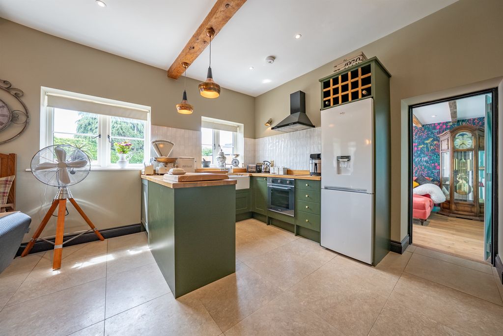 Property photo 2 of 22