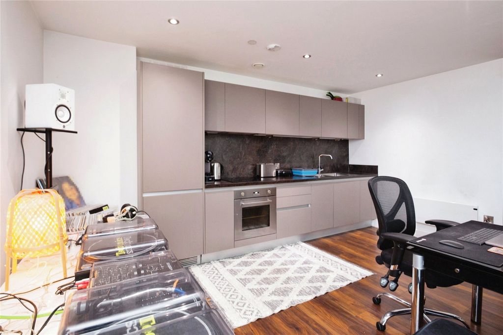 Property photo 2 of 10 Photography