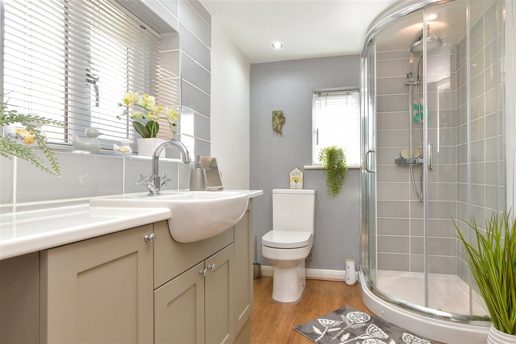 Property photo 1 of 8 Shower Room